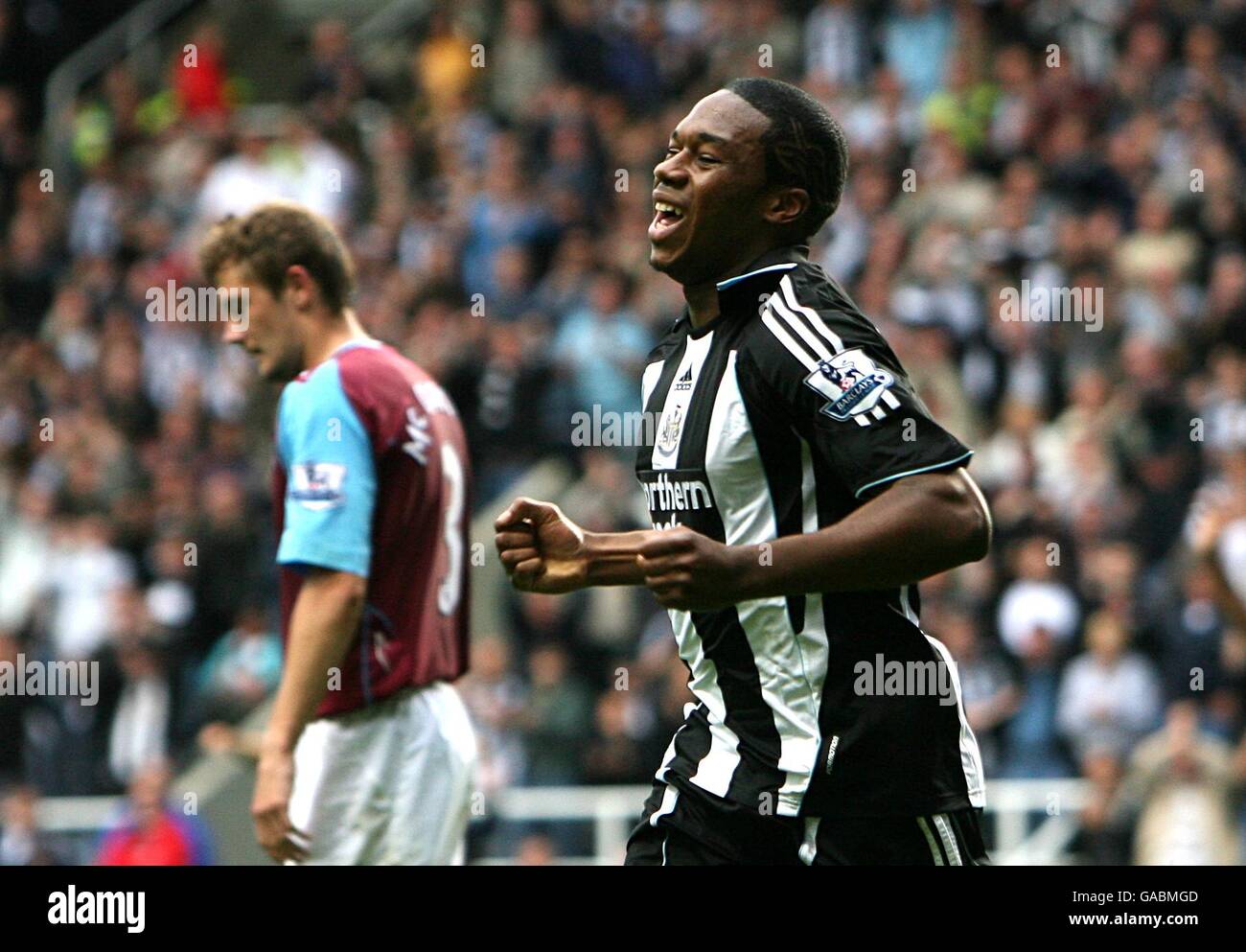 Football - Barclays Premier League - Newcastle United / West Ham United - St James Park.Charles n'Zogbia de Newcastle United célèbre son troisième but du match Banque D'Images