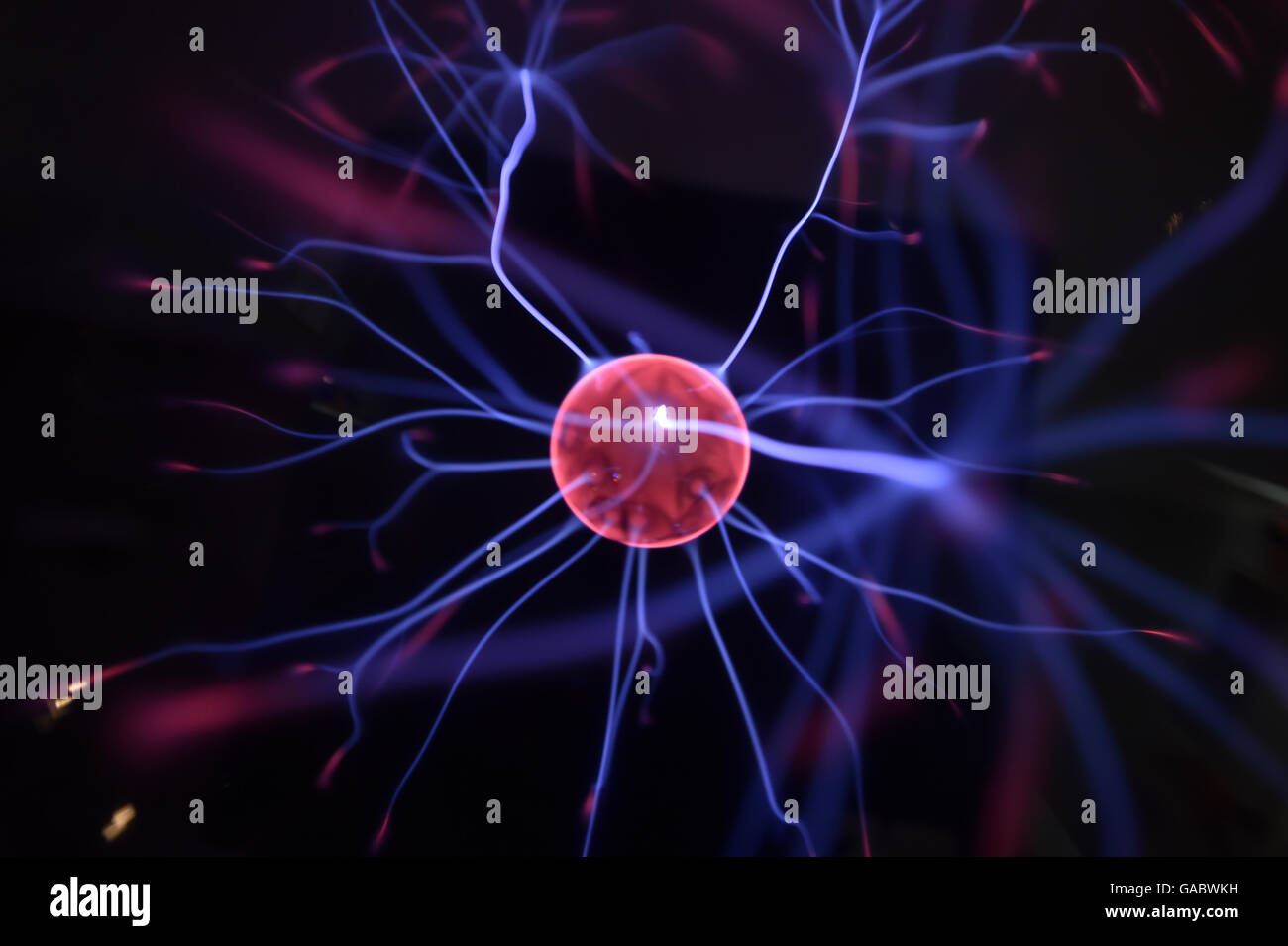 Bobine de Tesla - expérience de physique en laboratoire Banque D'Images