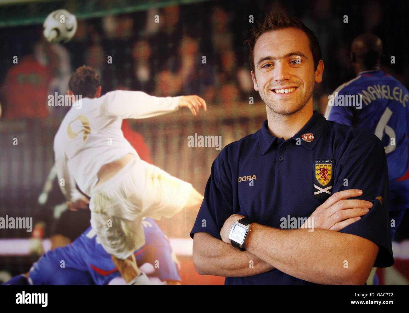 James McFadden, en Écosse, dévoile une photo de son objectif de qualification au Championnat d'Europe contre la France au Musée national du football de Hampden Park, Glasgow. Banque D'Images