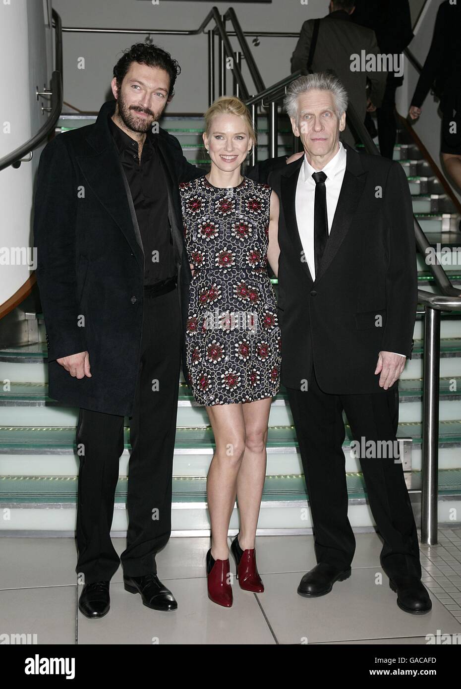 (De gauche à droite) Vincent Cassel, Naomi Watts et David Cronenberg arrivent pour la projection de Eastern Promises à l'Odeon Leicester Square, Londres, WC2. Banque D'Images