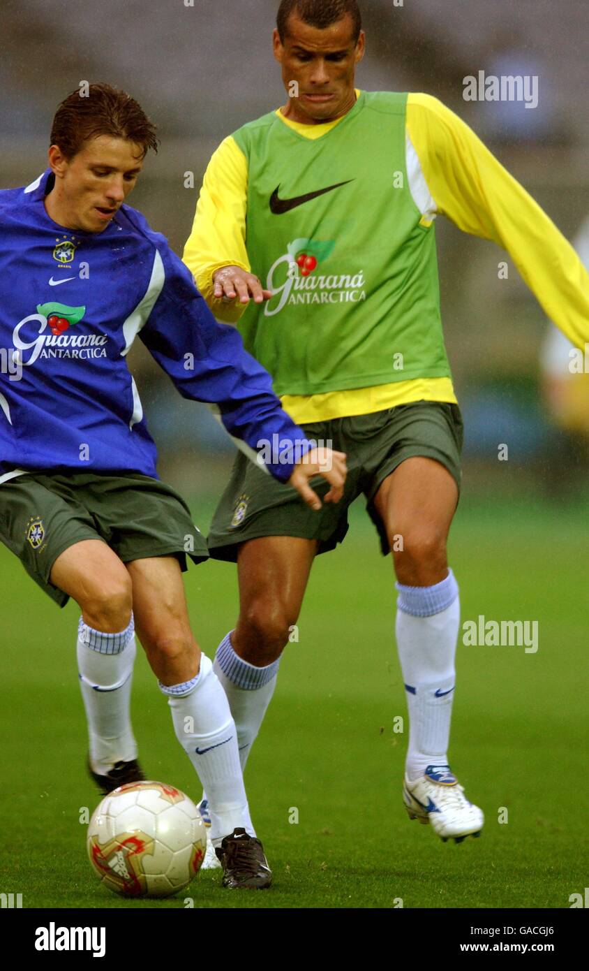 Juninho et Rivaldo du Brésil s'entraîner avant le monde Coupe finale au Japon Banque D'Images