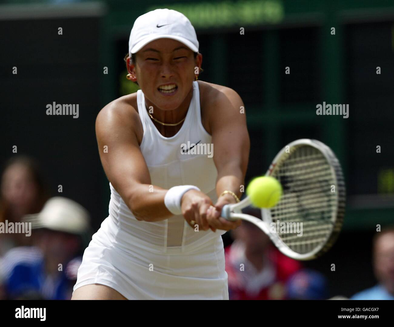 Tennis, Wimbledon 2002, troisième tour. Ai Sugiyama revient à Monica Seles Banque D'Images