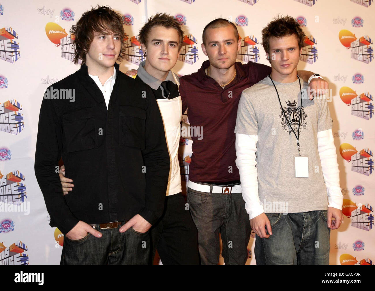 McFly arrive pour les prix Nickelodeon Kids Choice Awards à Excel à Docklands, dans l'est de Londres. Banque D'Images