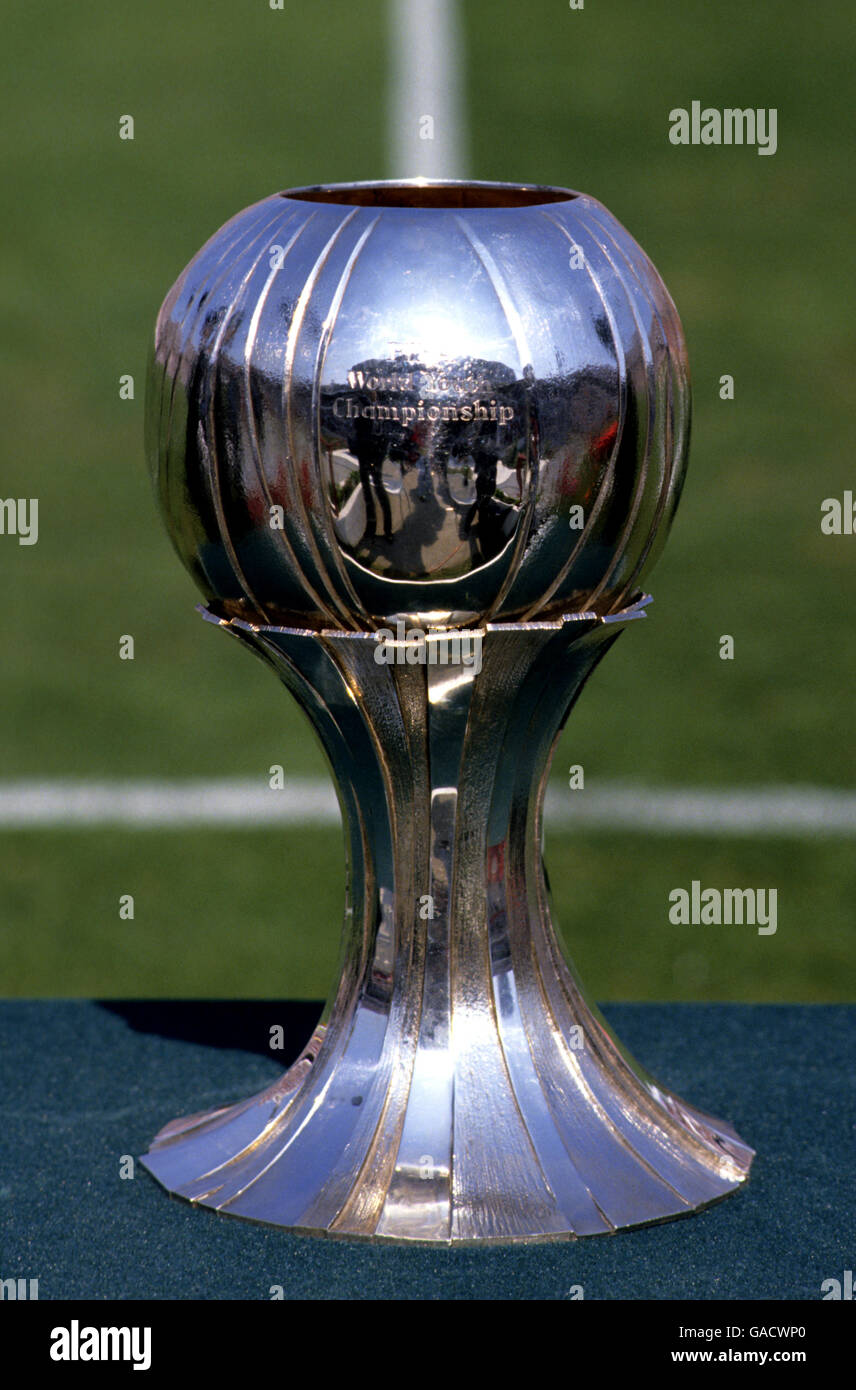 Le trophée original du Championnat du monde de la Jeunesse, à partir de 2007, sera connu sous le nom de coupe du monde U-20 de la FIFA. Banque D'Images