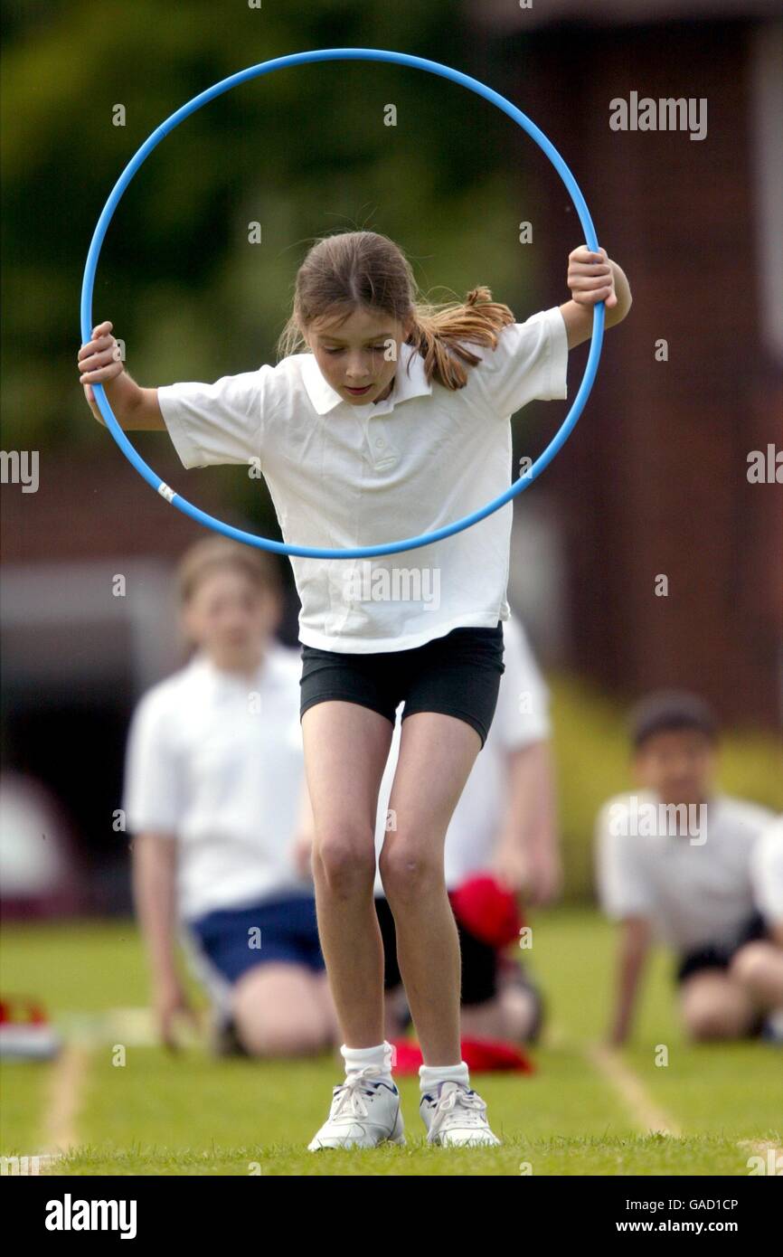 Athlétisme - la Jesse Gray School Sports Day. Hula Hoop Banque D'Images