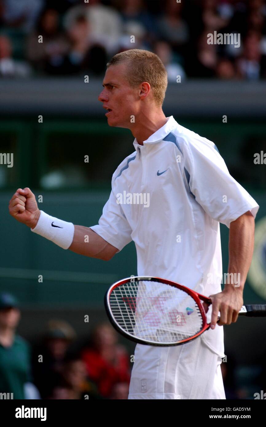 Lleyton Hewitt célèbre un point dans son match contre Julian Knowle. Banque D'Images
