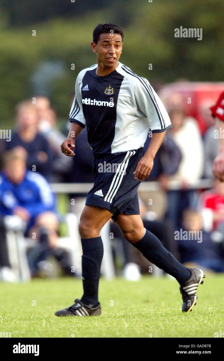 Football - amical - de Tubanters Enschede contre Newcastle United. Nolberto  Solano, Newcastle United Photo Stock - Alamy