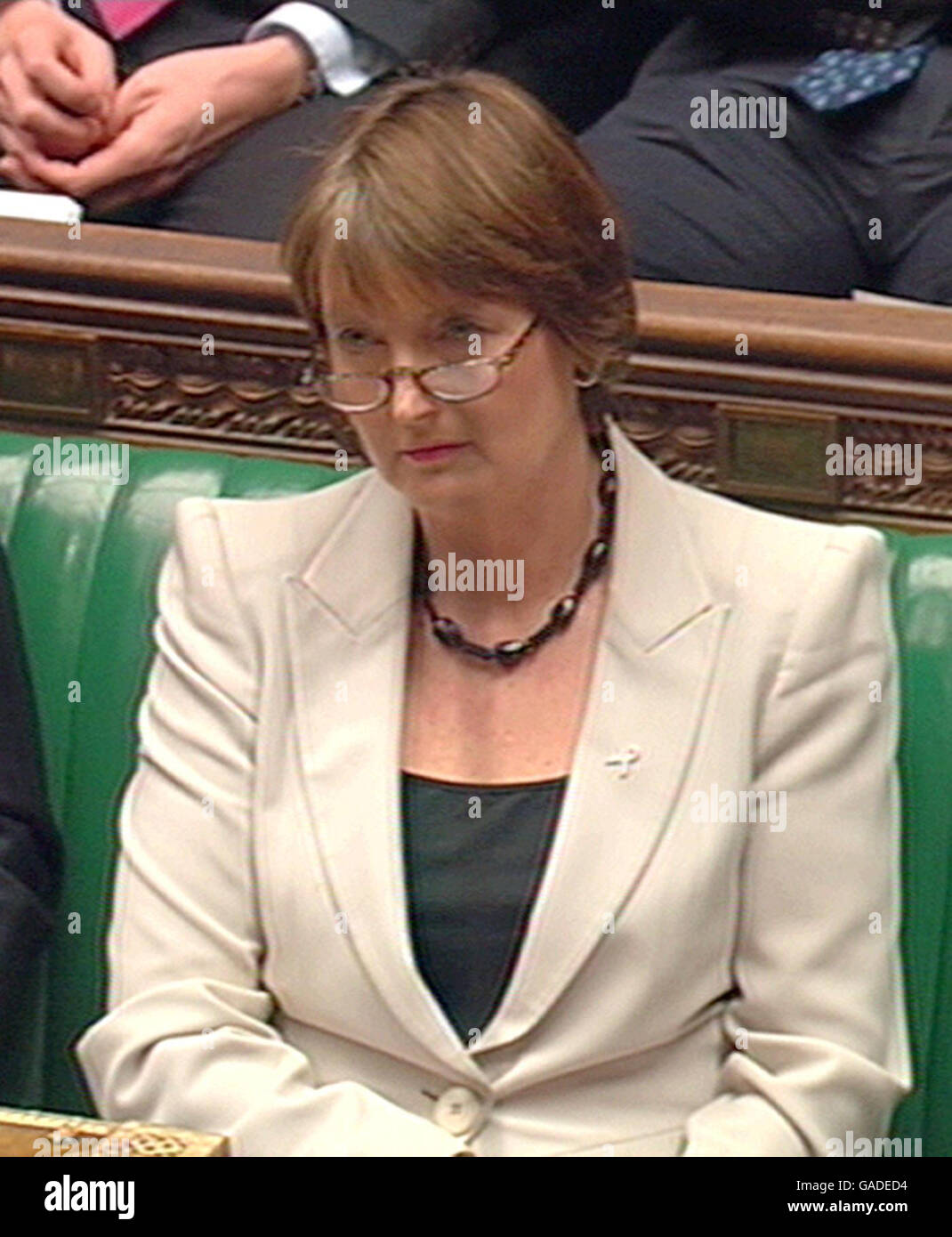 Le leader de la Chambre des communes Harriet Harman se présente comme la leader de Shadow Commons Theresa May parle à la Chambre des communes, à Londres. Banque D'Images