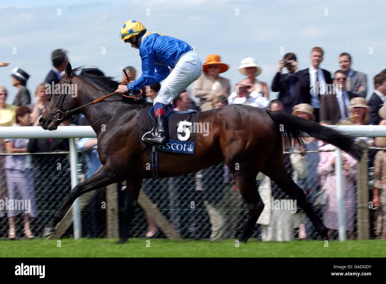 Courses hippiques - Royal Ascot.La première charte criblée par Jamie Spencer va à l'affichage dans les enjeux du roi Édouard VII Banque D'Images