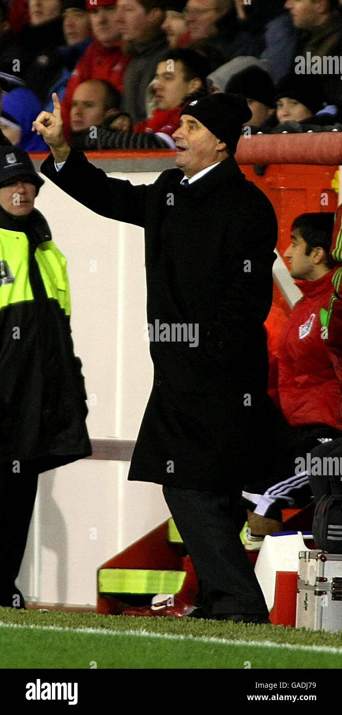 Anatoly Bypelles, le directeur de Moscou, Lokomotiv, a fait un point important lors du match de la coupe de l'UEFA au stade Pittodrie d'Aberdeen. Banque D'Images