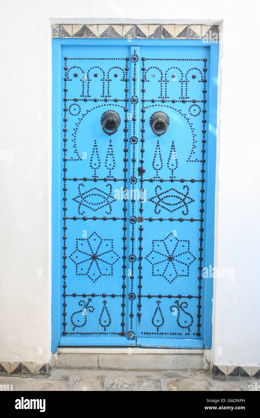 Un détail de blue gates dans une maison typique de Sidi Bou Said,Tunisie. Banque D'Images