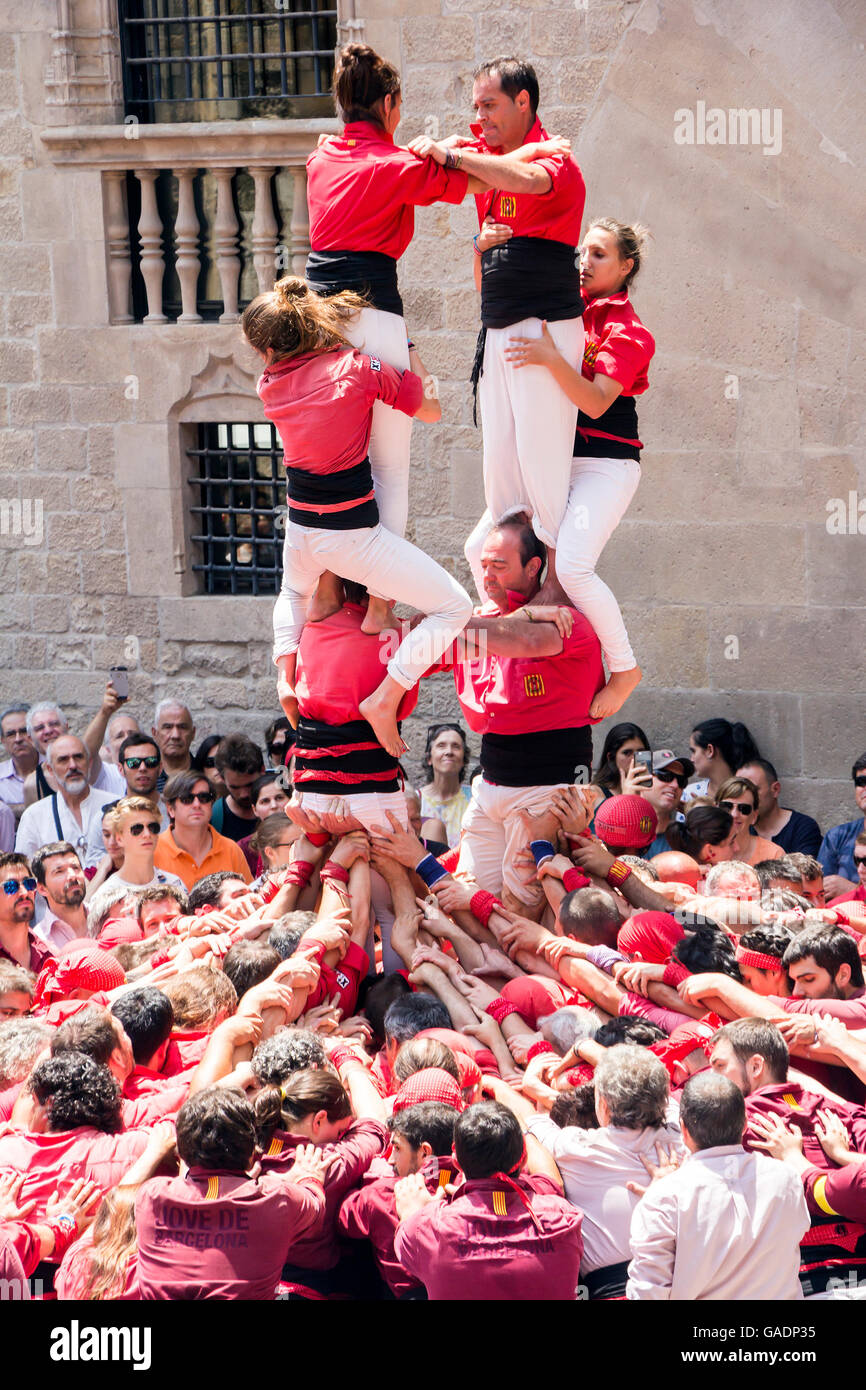 Barcelone, Espagne - 26 juin 2016 : Castellers groupe de gens que construire des châteaux humains Le 26 juin 2016 à Barcelone. Banque D'Images