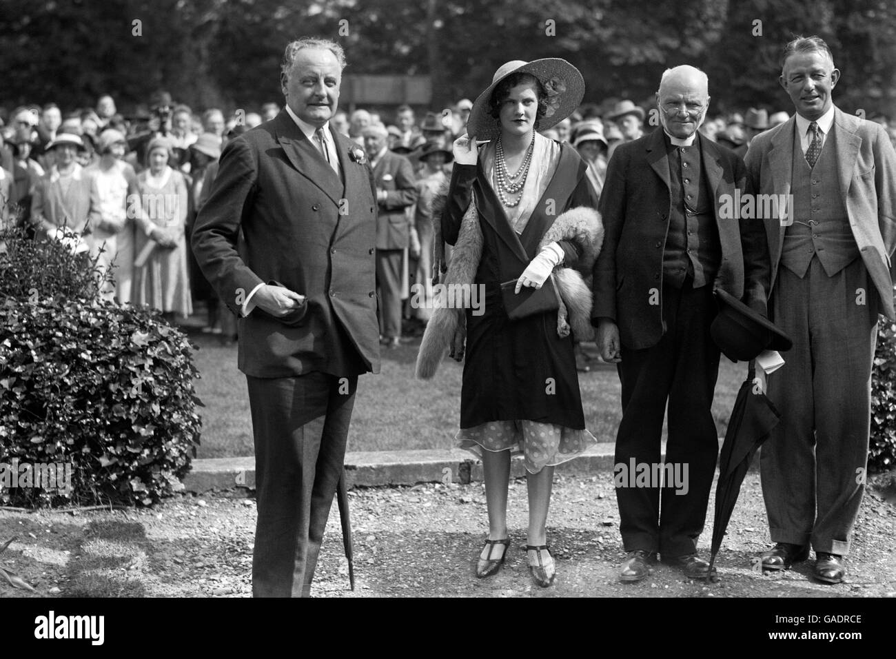 Earl Beauchamp aux courses, avec sa fille Lady Mary Lygon. Banque D'Images