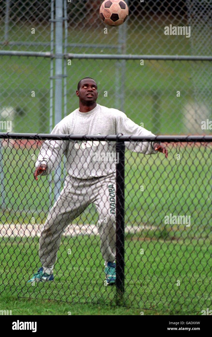 L'athlète Ben Johnson s'entraîne à l'Université York, à Toronto, deux semaines avant la levée de son interdiction de drogues Banque D'Images