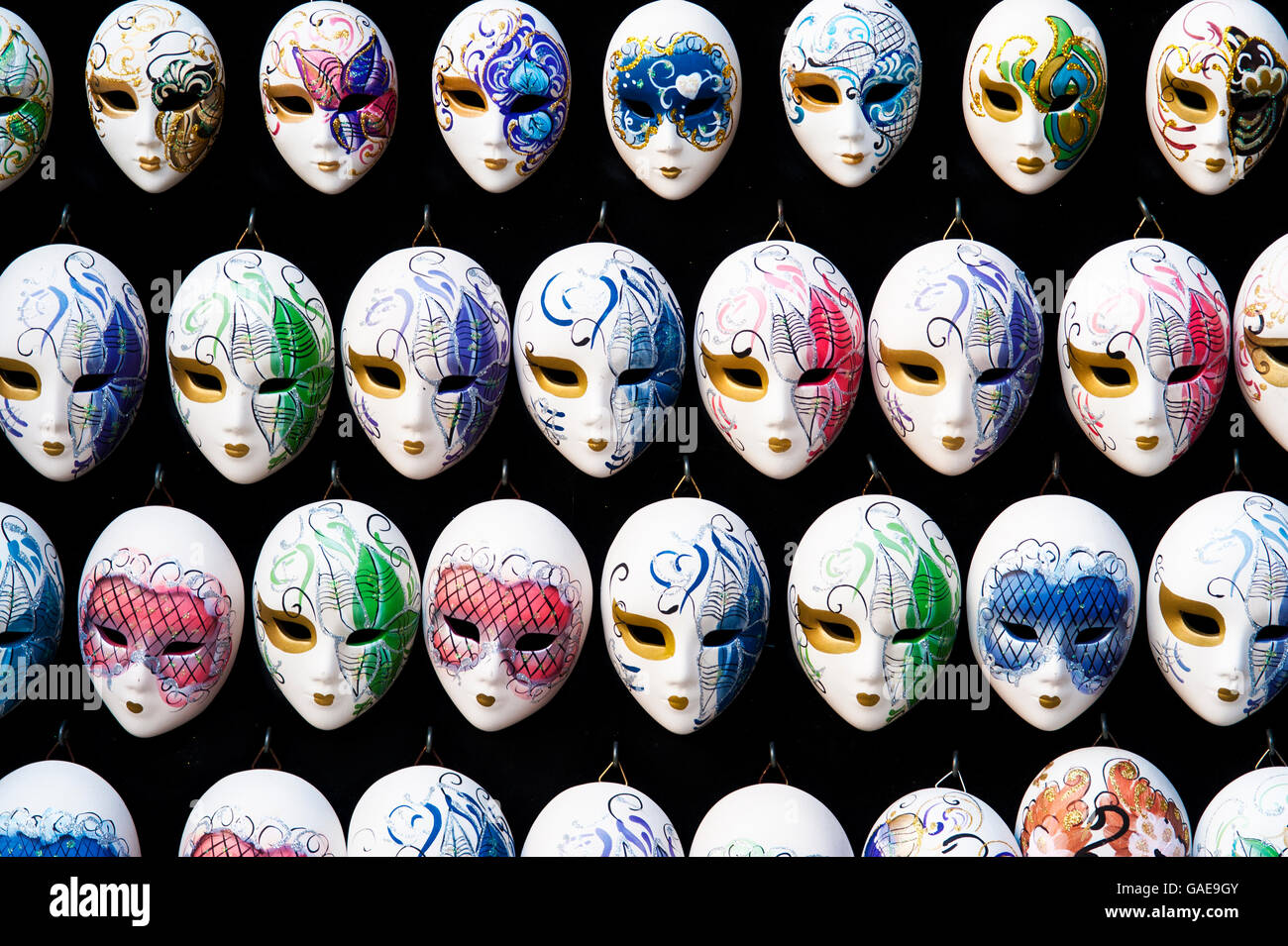 Les masques de carnaval en céramique, Venise, Venise, Vénétie, Italie, Europe Banque D'Images
