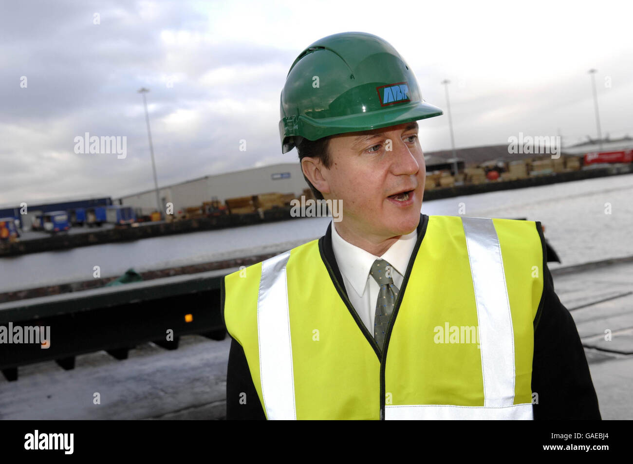 Le chef du Parti conservateur David Cameron lors de sa visite à Newport Docks, au sud du pays de Galles. Banque D'Images