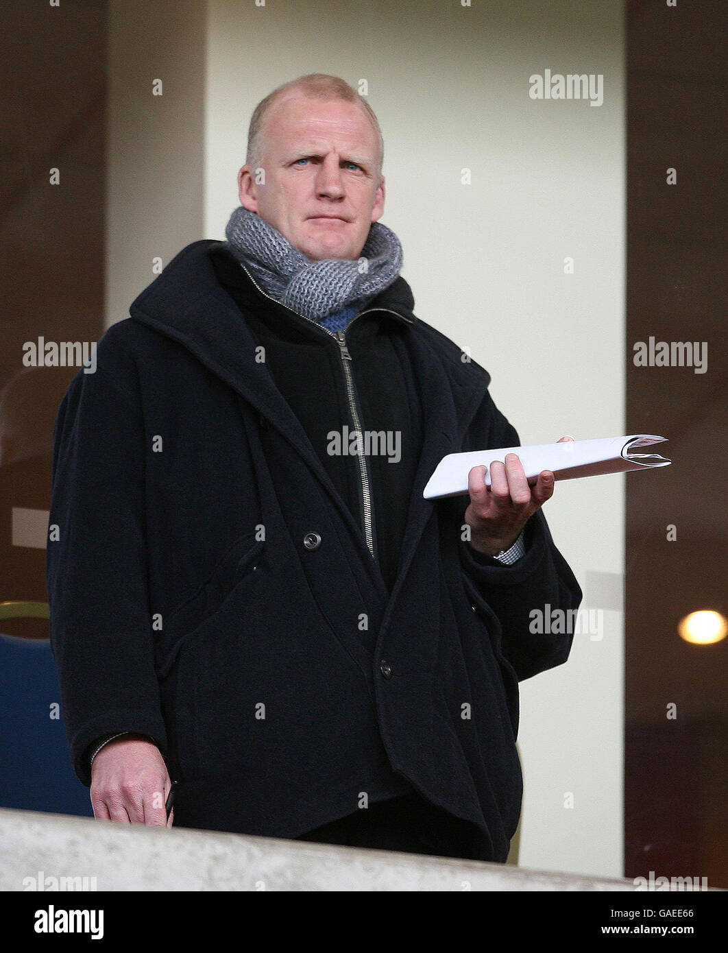 Ian Dowie dans les stands pendant le match de championnat de la ligue de football Coca-Cola entre Blackpool et Scunthorpe à Bloomfield Road, Blackpool. Banque D'Images