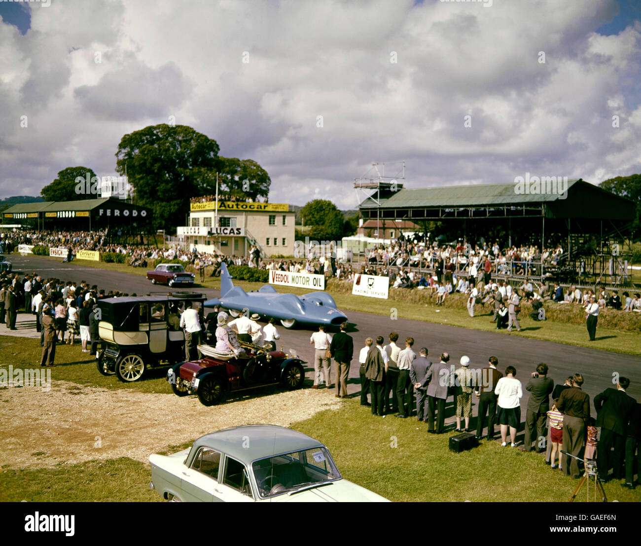 Détenteur du record mondial de vitesse terrestre, « Bluebird » chez Goodwood. Banque D'Images