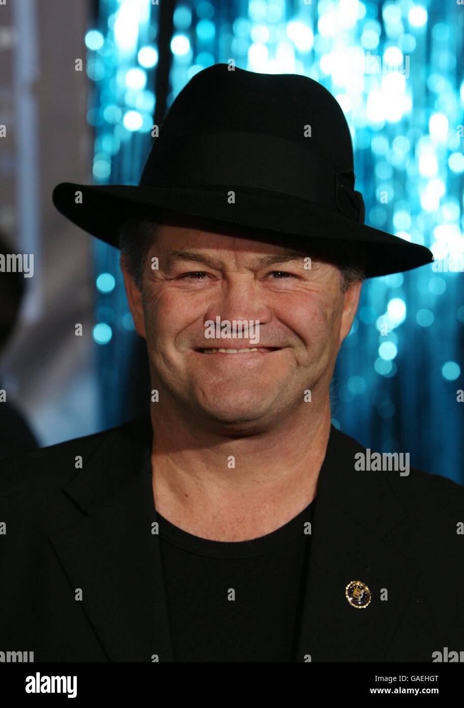 Première enchantée - Los Angeles.Micky Dolenz arrive à la première d'Enchanted au théâtre El Capitan de Los Angeles Banque D'Images