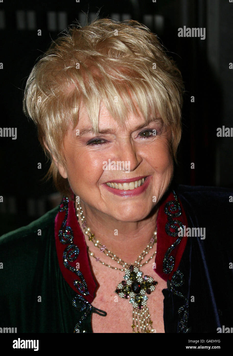 Gloria Hunniford arrive pour le Variety Club showbiz Awards 2007 Au London Hilton on Park Lane dans le centre de Londres Banque D'Images