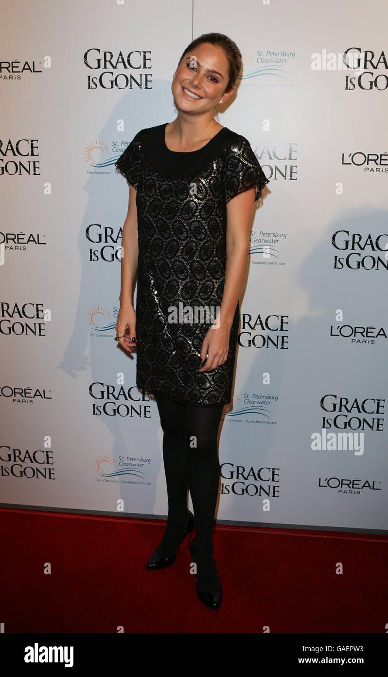 Amanda Brooks arrive à la première de Grace est parti, à l'Academy of Motion Picture Arts and Sciences à Beverly Hills, Los Angeles. Banque D'Images