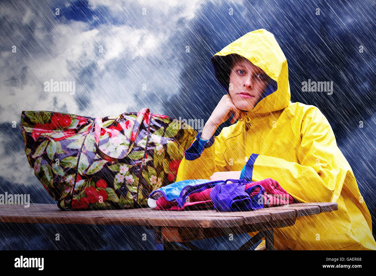 Jeune femme déçu dans la pluie Banque D'Images