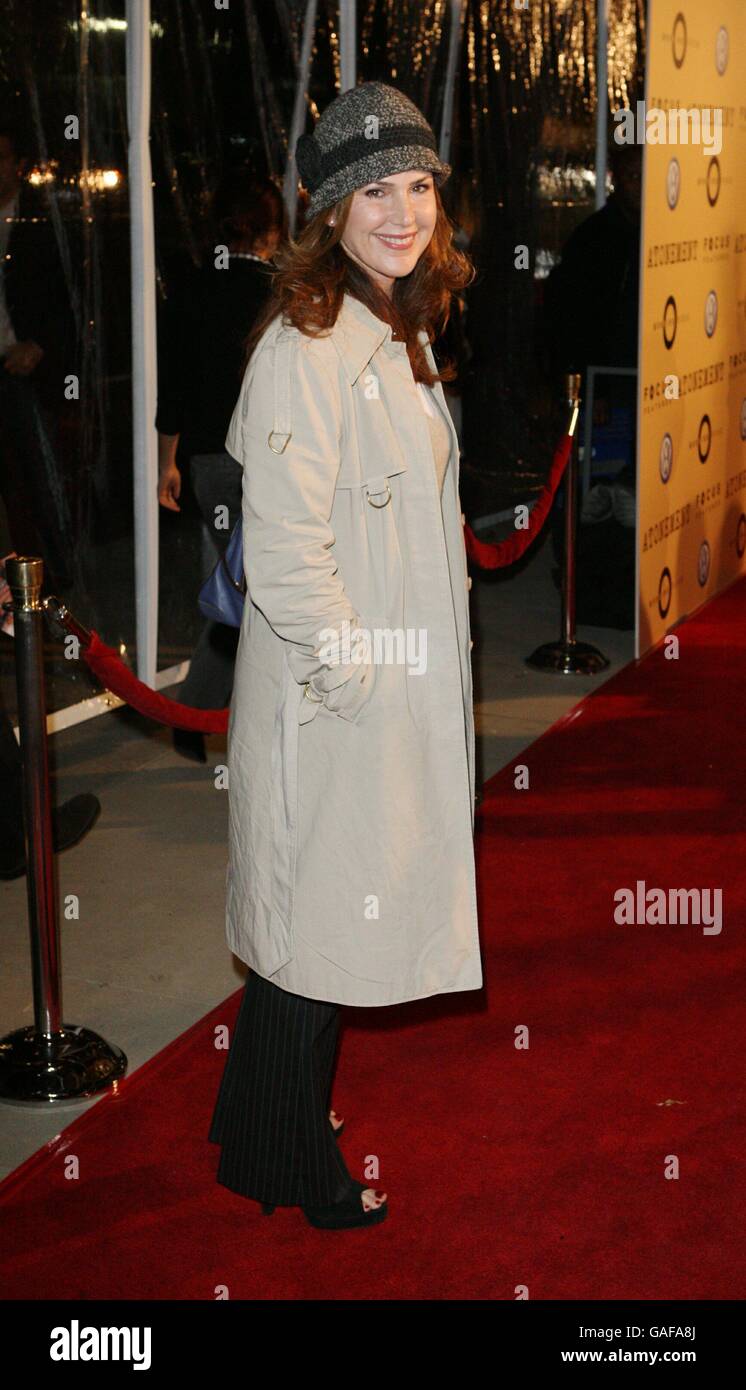 Peri Gilpin arrive à la première des Expiations à l'Academy of Motion Picture Arts and Sciences à Beverly Hills, Los Angeles. Banque D'Images