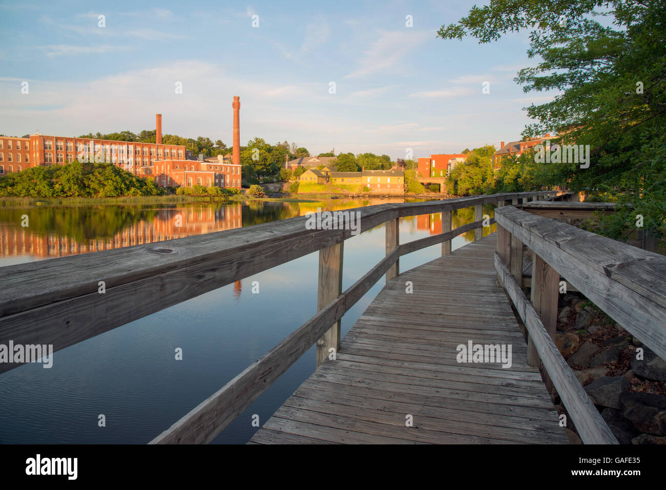 La demande sur la rivière au centre-ville d'Exeter, New Hampshire Banque D'Images