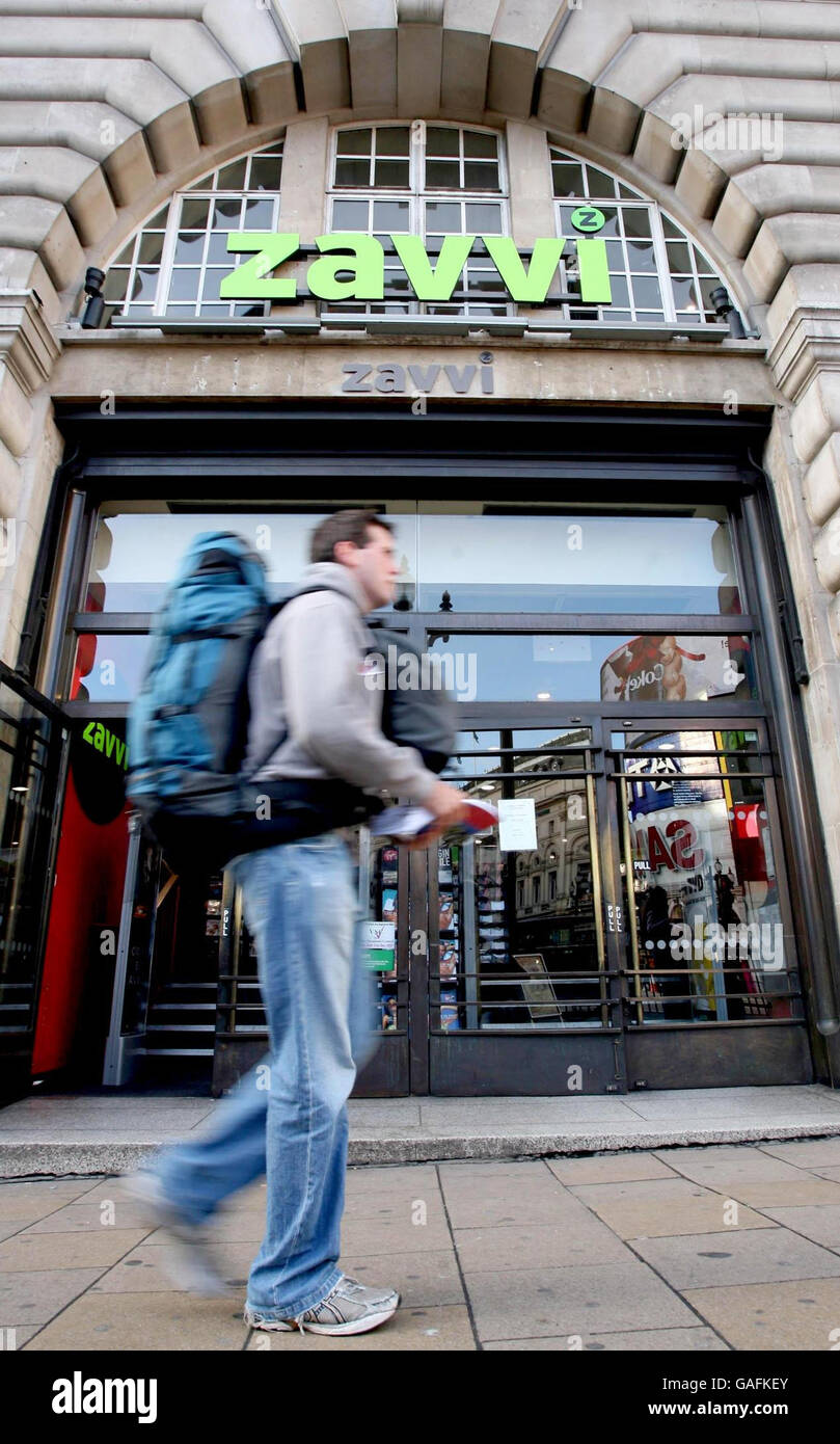 Extérieur d'une ancienne Vierge Megastore, qui est actuellement en négociation sous le nom de Zavvi, après un rachat de la direction l'année dernière à Piccadilly Circus, Londres. Banque D'Images