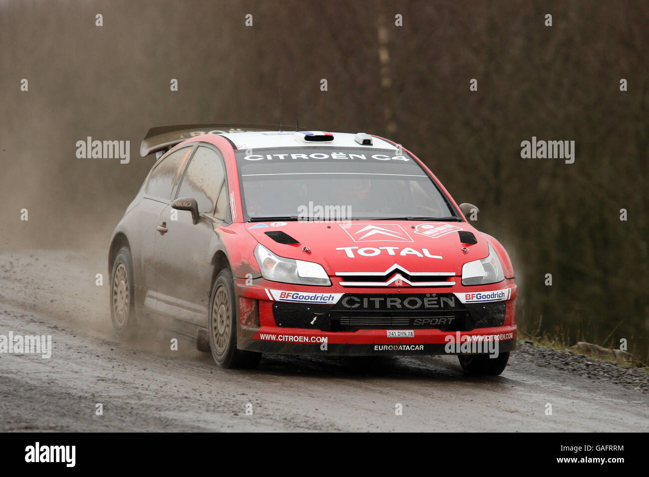 Sébastien Loeb de France dans le Citroën C4 WRC à Walters Arena sur la Rheola Special Stage of the Wales Rally GB pendant le Championnat du monde de rallye FIA. Banque D'Images