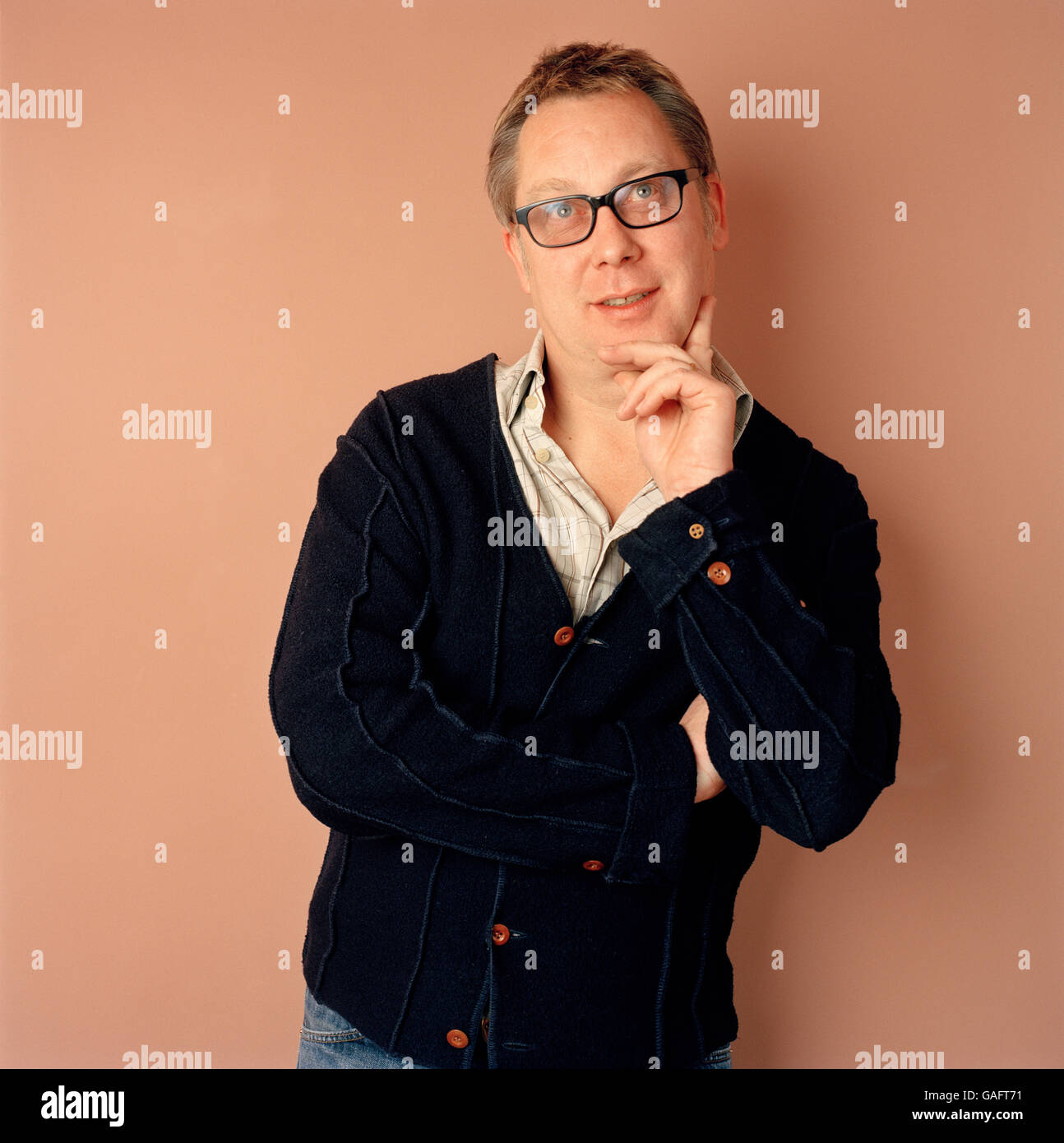 Portrait de comédien Vic Reeves photographié à la maison en mars 2006. Banque D'Images