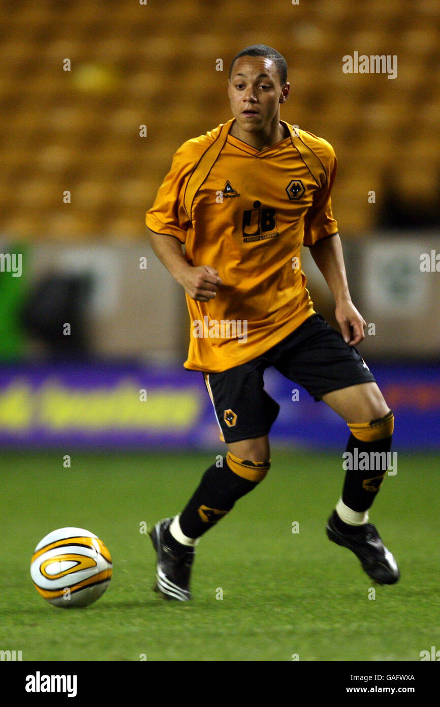 Soccer - FA Youth Cup - Troisième round - Wolverhampton Wanderers v Charlton Athletic - Molineux Banque D'Images