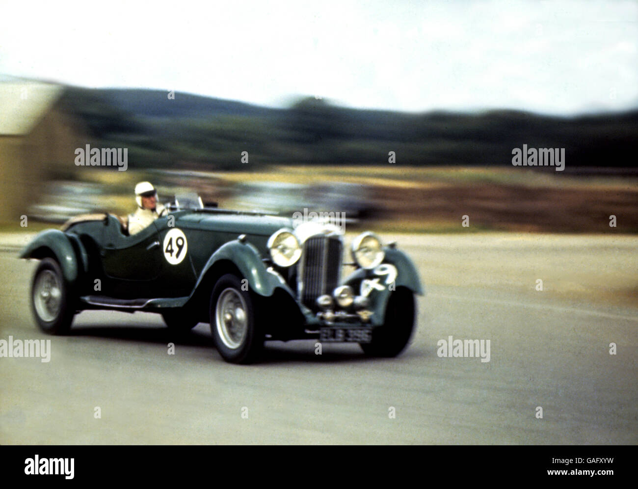 Courses automobiles, course de classe de 300 cc. Une photo d'action classique d'une réunion à Goodwood. Banque D'Images