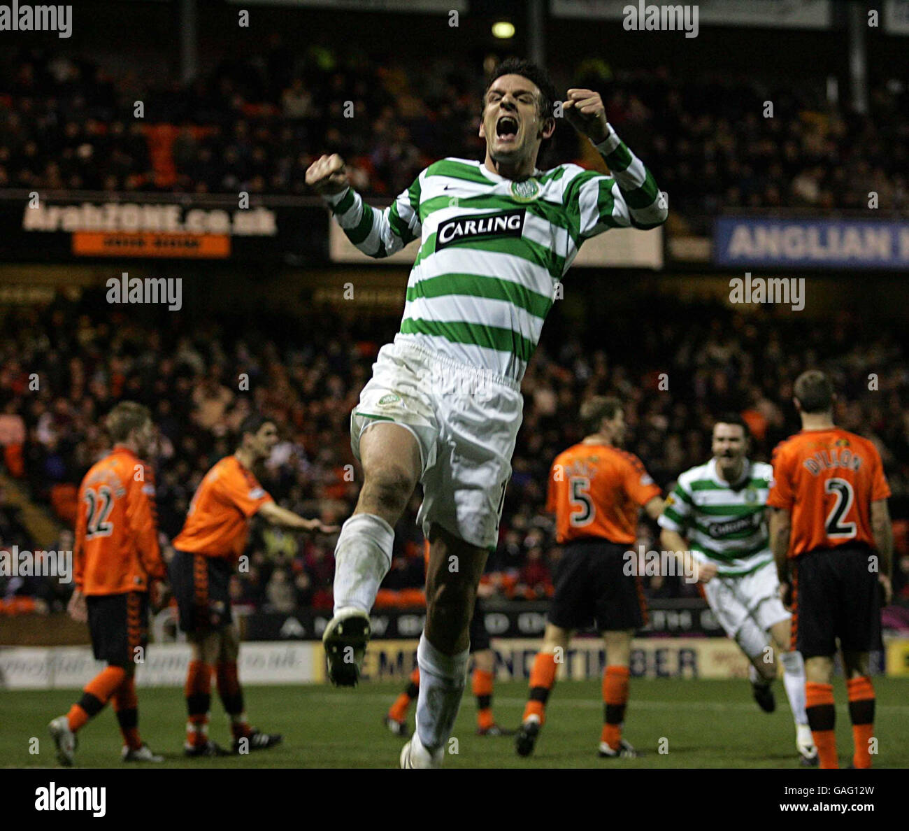 Jan Venegoor, du Celtic, de Hesselink, célèbre son but lors du match de la première ligue écossaise de Clydesdale Bank au parc Tannadice, à Dundee. Banque D'Images