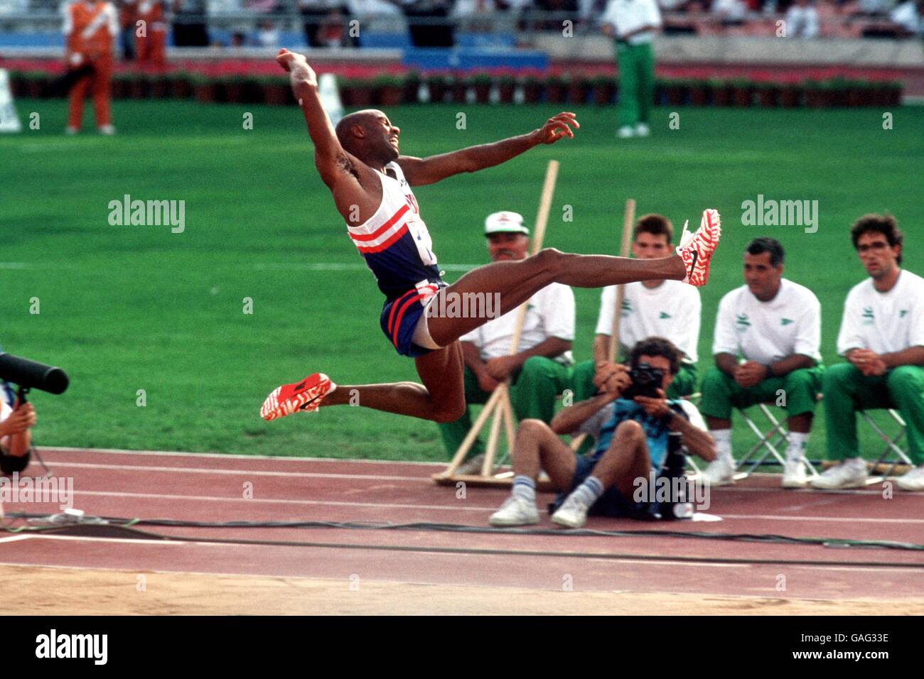 Athlétisme - Jeux Olympiques de Barcelone - Men's Long Jump Photo Stock -  Alamy