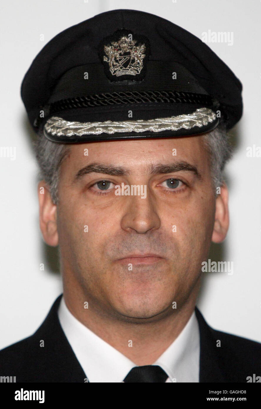 Peter Burkill, 43 ans, capitaine de British Airways, parle de l'atterrissage en catastrophe du Boeing 777 à Heathrow. Banque D'Images
