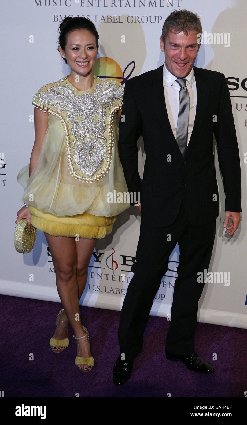 Ziyi Zhang arrive à la fête avant Grammy de Carl Davis à l'hôtel Beverley Hilton de Los Angeles. Banque D'Images
