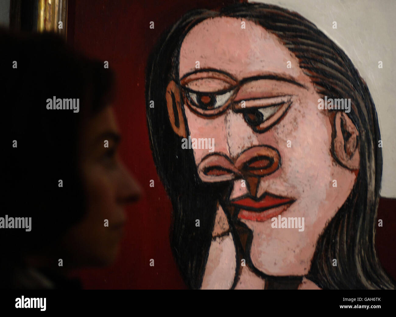 Mitzi Mina, à la maison de vente aux enchères de Sotheby, à Londres, voit un portrait de Dora Maar, de Pablo Picasso, qui présente dans une vente prochaine de l'art impressionniste Banque D'Images