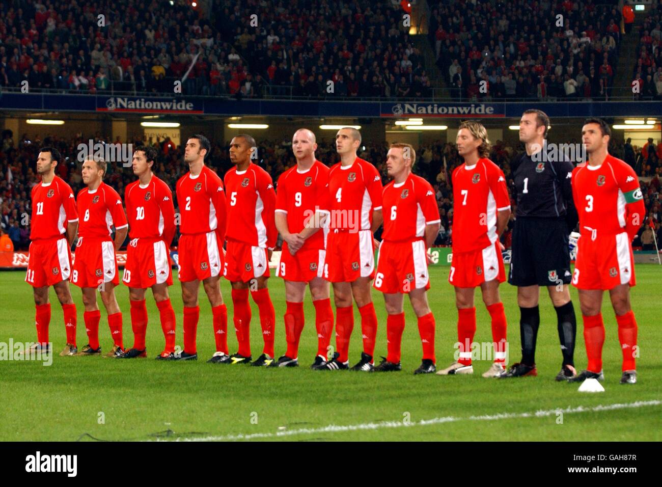 Soccer - European Championships 2004 Qualifications - Groupe 9 - Pays de Galles v Italie Banque D'Images