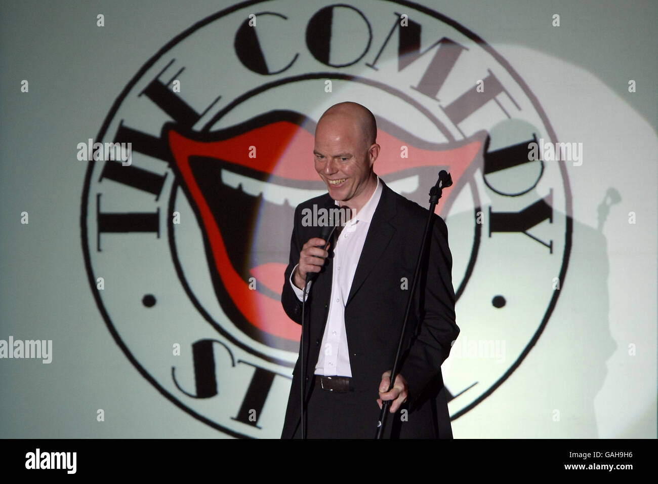 Courses hippiques - totesport Masters - Comedy at the races - Sandown Park Racecourse. Roger Monkhouse, comédien Banque D'Images