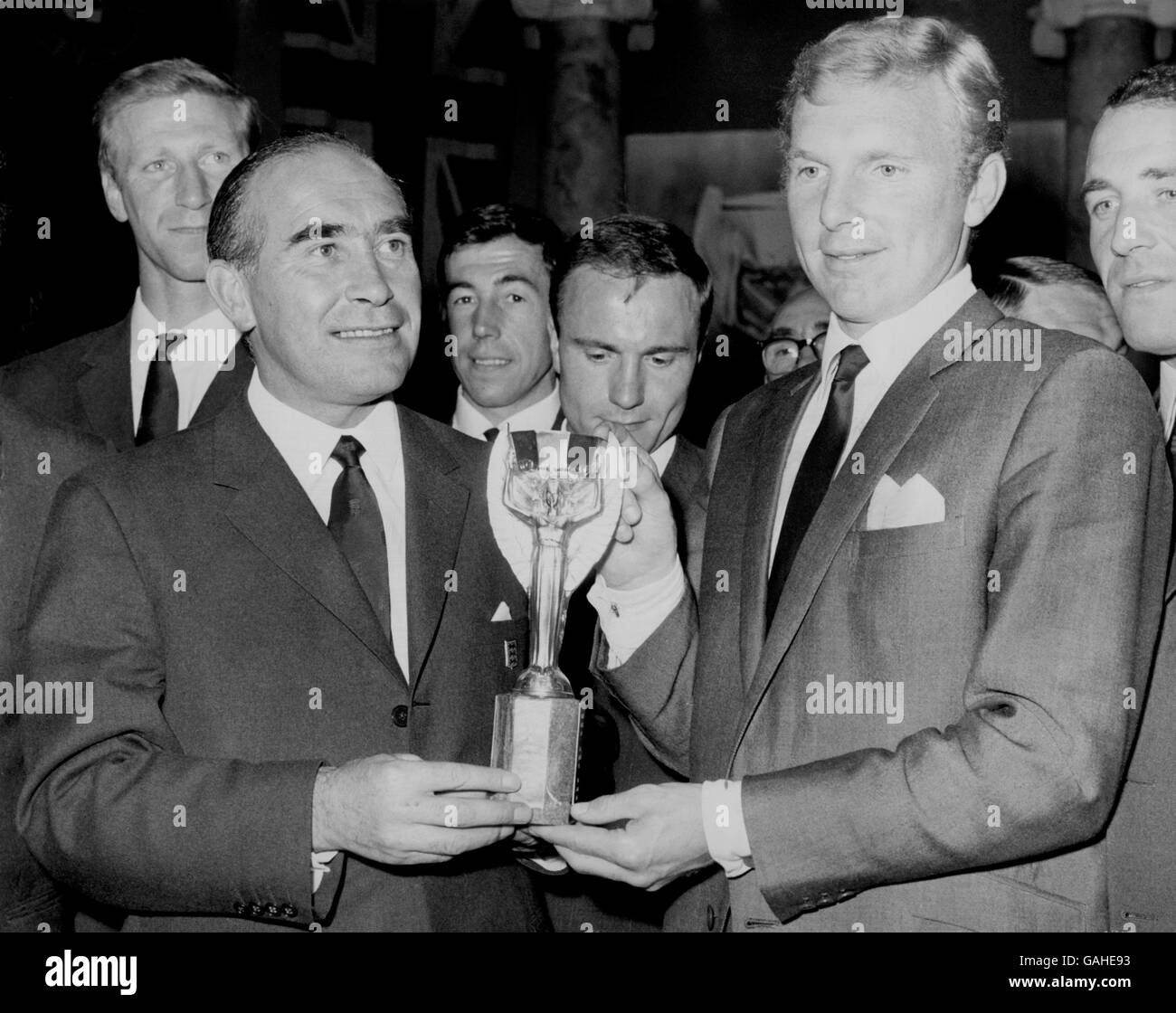 Pin's émaillé Vintage – Vainqueurs Coupe Du Monde 1966, Angleterre (trois Lions Et Trophée)