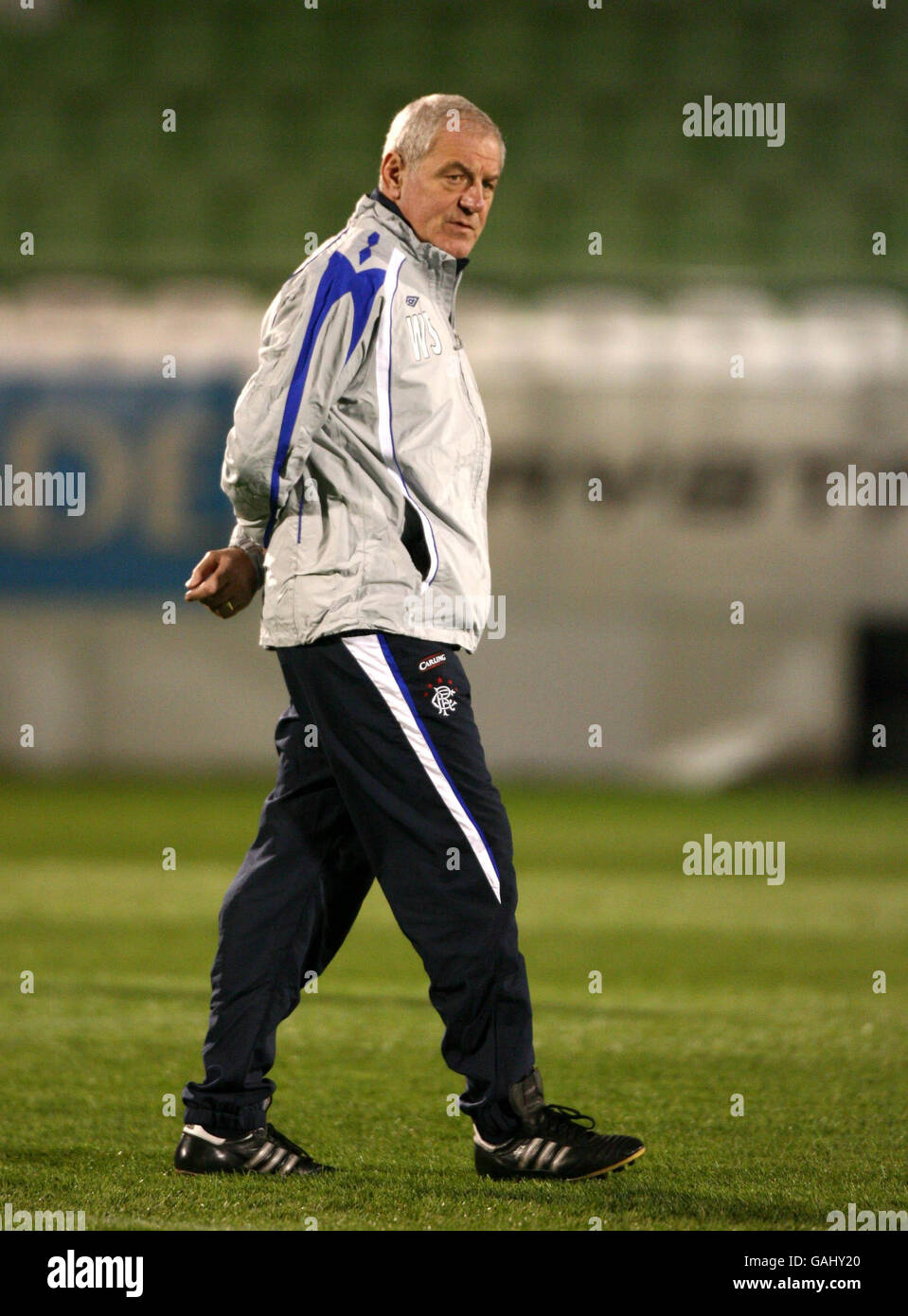 Walter Smith, responsable des Rangers, lors d'une séance d'entraînement au stade Apostolos Nikolaidis, Athènes, Grèce. Banque D'Images
