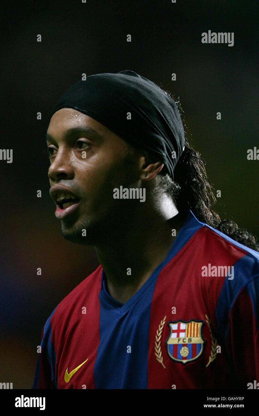 Football Uefa Champions League Celtic V Barcelona Celtic Park Gaucho Ronaldinho Barcelone Photo Stock Alamy