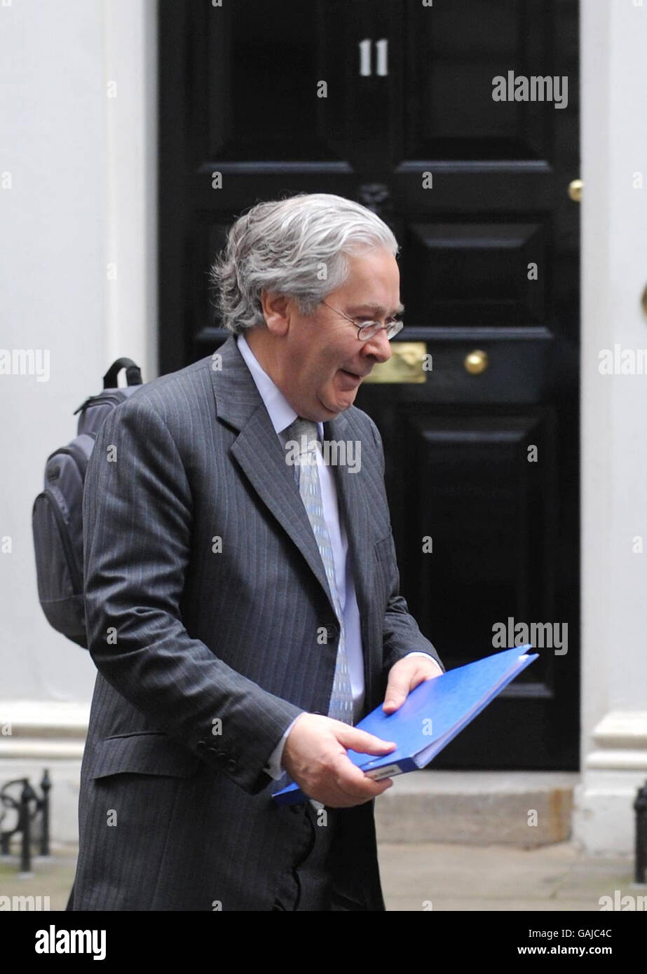 Northern Rock à nationaliser.Mervyn King, gouverneur de la Banque d'Angleterre, quitte ce matin le 11 Downing Street à Londres. Banque D'Images