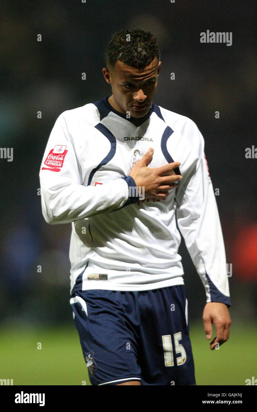 Soccer - FA Cup - Cinquième tour - Preston North End v Portsmouth - Deepdale.Simon Whaley, de Preston North End, se déroute après le coup de sifflet final. Banque D'Images