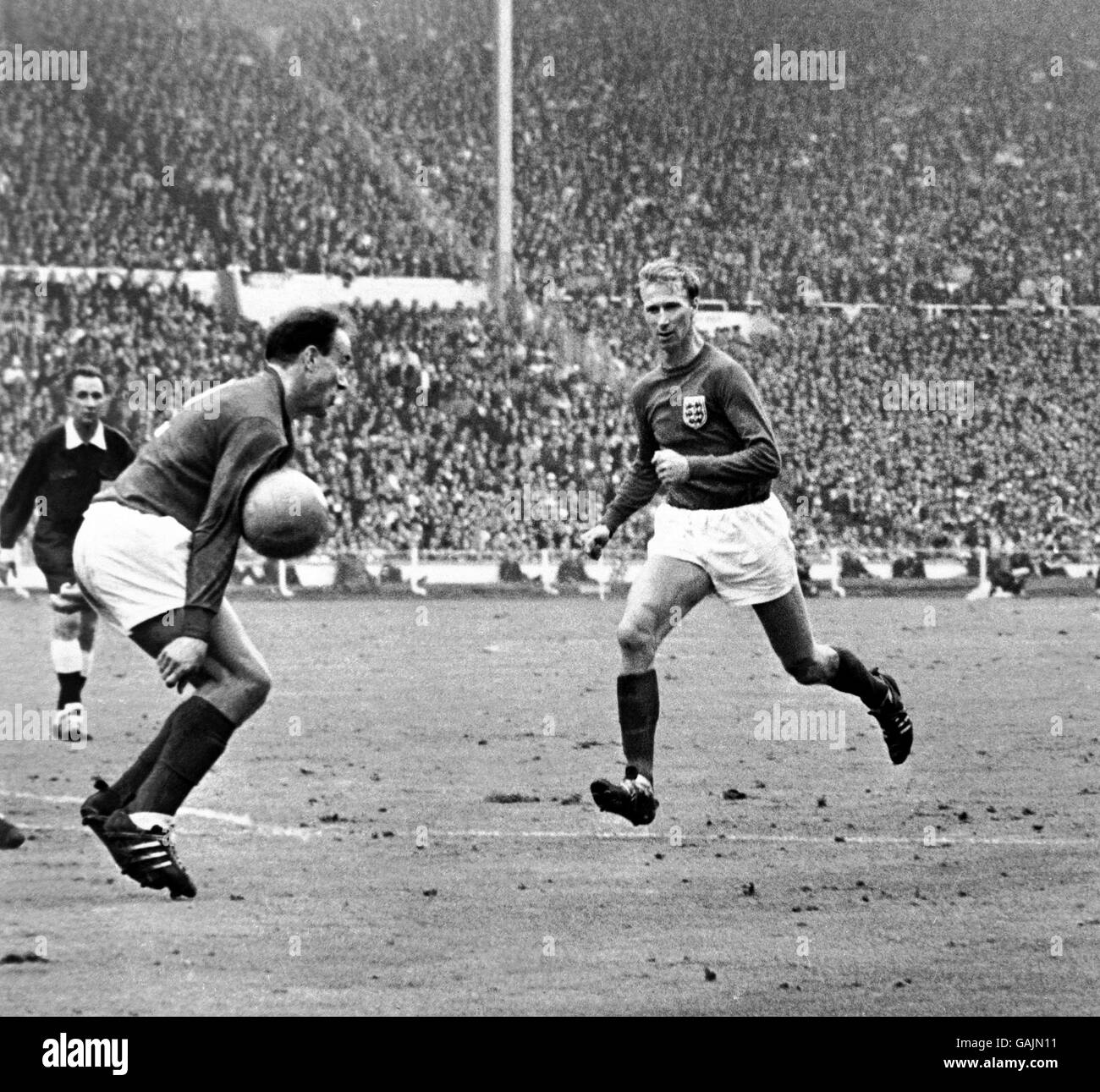 Fanion De La Finale De La Coupe Du Monde 1966 Angleterre - Allemagne - Objet Collector