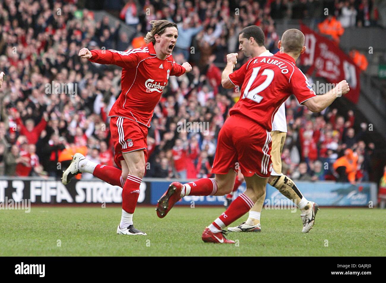 Liverpool Fernando Torres fête ses célébrations après avoir atteint son deuxième but Banque D'Images