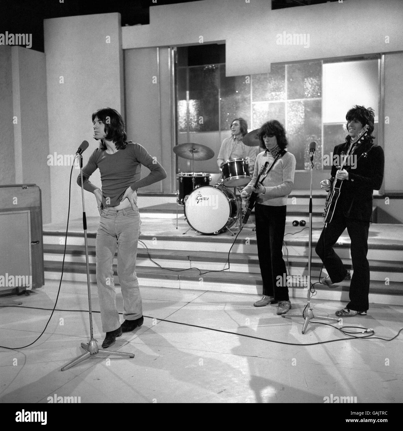 Les Rolling Stones lors d'une répétition aux studios Wembley de Londres Weekend Television en préparation de leur apparition "Frost on Saturday" de David Frost sur la gauche est , Mick Jagger, batteur Charlie Watts, Bill Wyman et Keith Richards. Banque D'Images