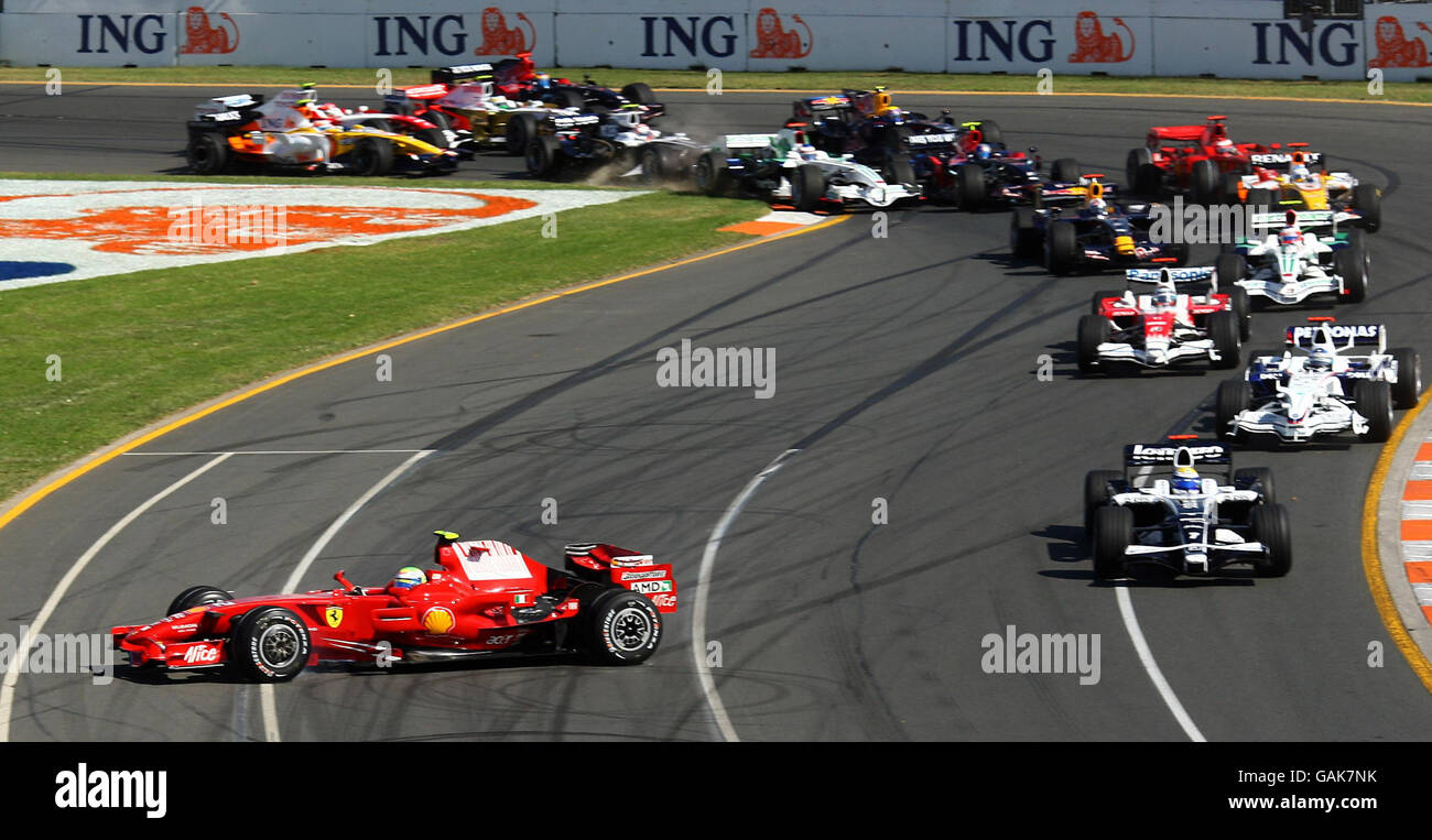 Course automobile Formula One - Grand Prix d'Australie - course - Albert Park.Carnage au premier virage pendant la Formule un, en Australie, Grand Prix à Albert Park, Melbourne, Australie. Banque D'Images Course automobile Formula One - Grand Prix d'Australie - course - Albert Park.Carnage au premier virage pendant la Formule un, en Australie, Grand Prix à Albert Park, Melbourne, Australie. Banque D'Images