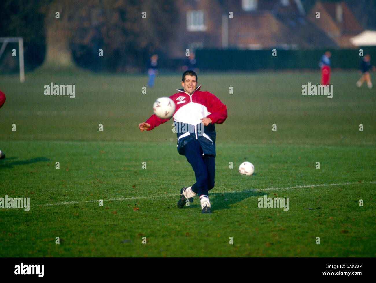 Le britannique Steve Bull pratique son tir pendant l'entraînement Banque D'Images